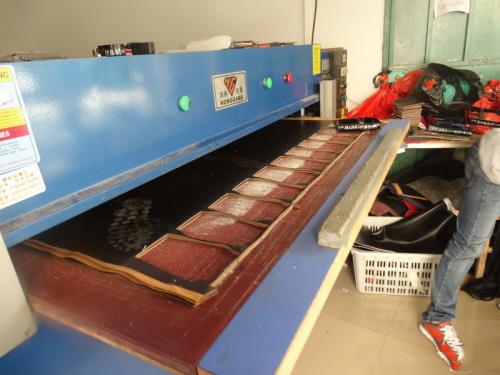 cutting machine for leather.JPG